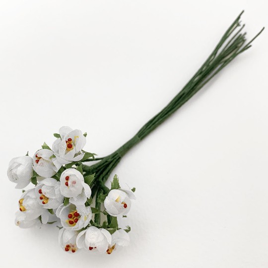 12 White Strawberry Blossoms ~ 3/8"